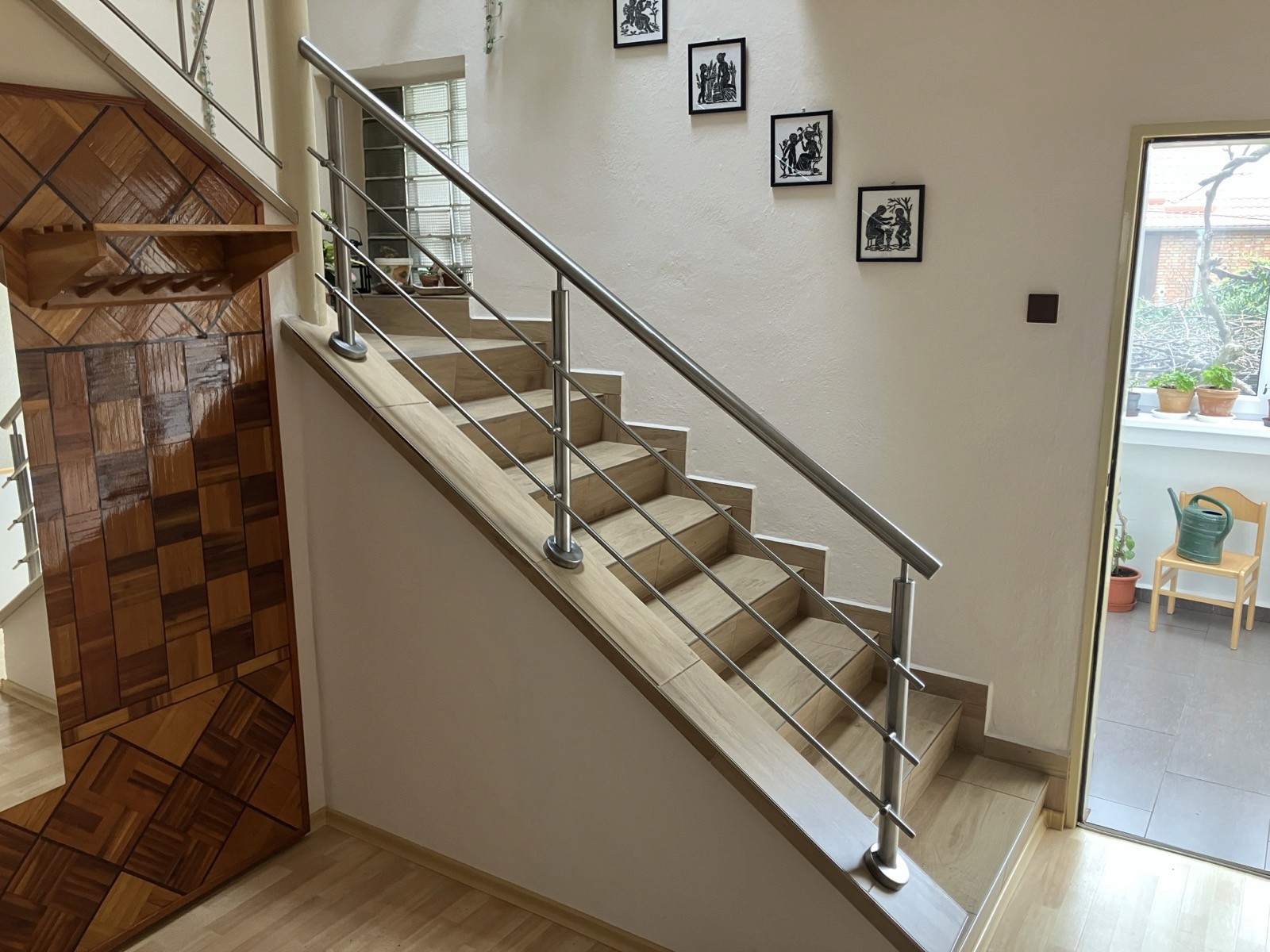 Nerezové zábradlí s vodorovnou výplní