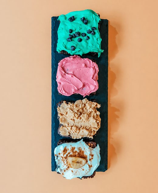 Alicantina artisan cookie, top-down view on a plate with crumbs