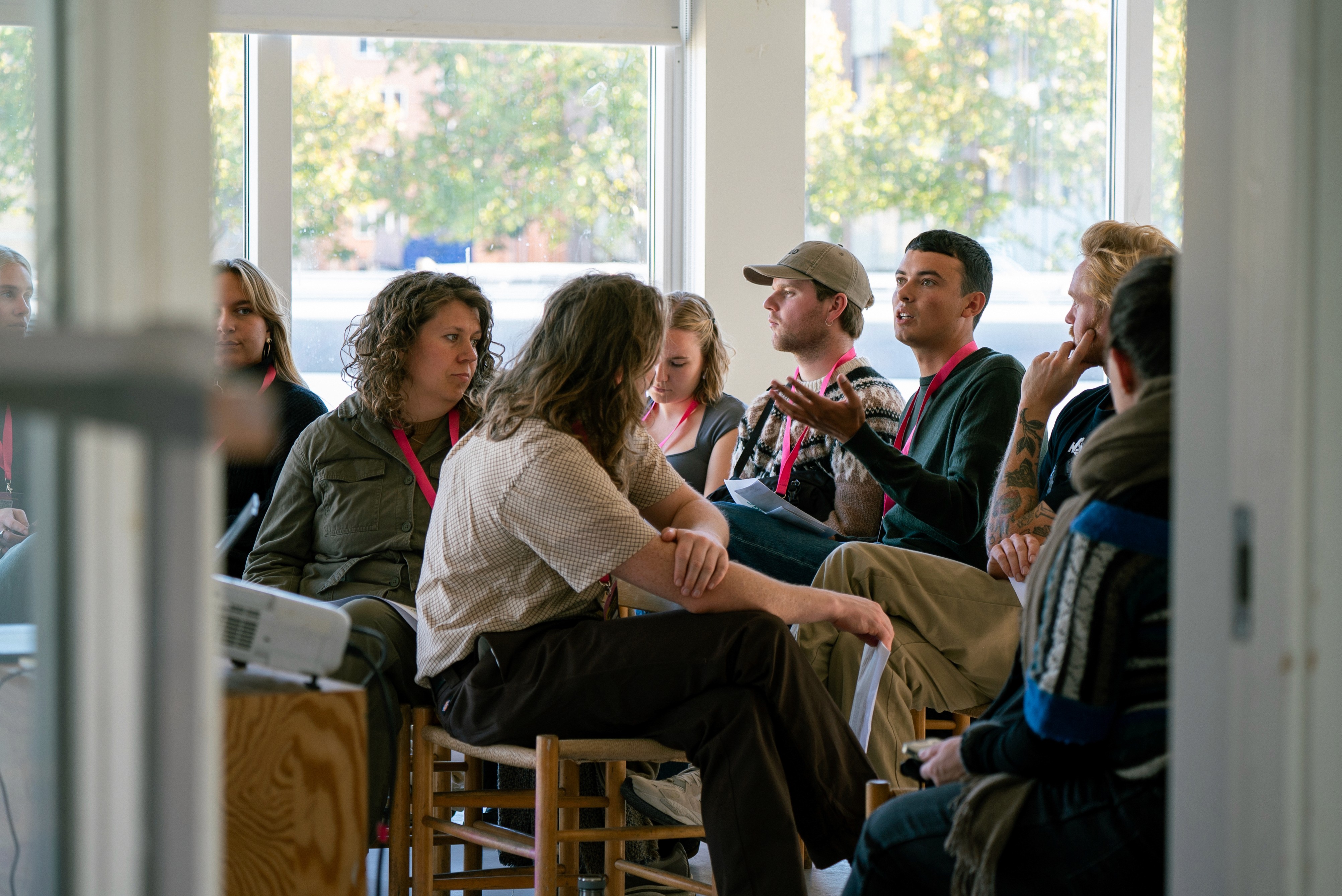En gruppe unge kulturskabere, der er med til en af Kulturens Frivilliges workshops.