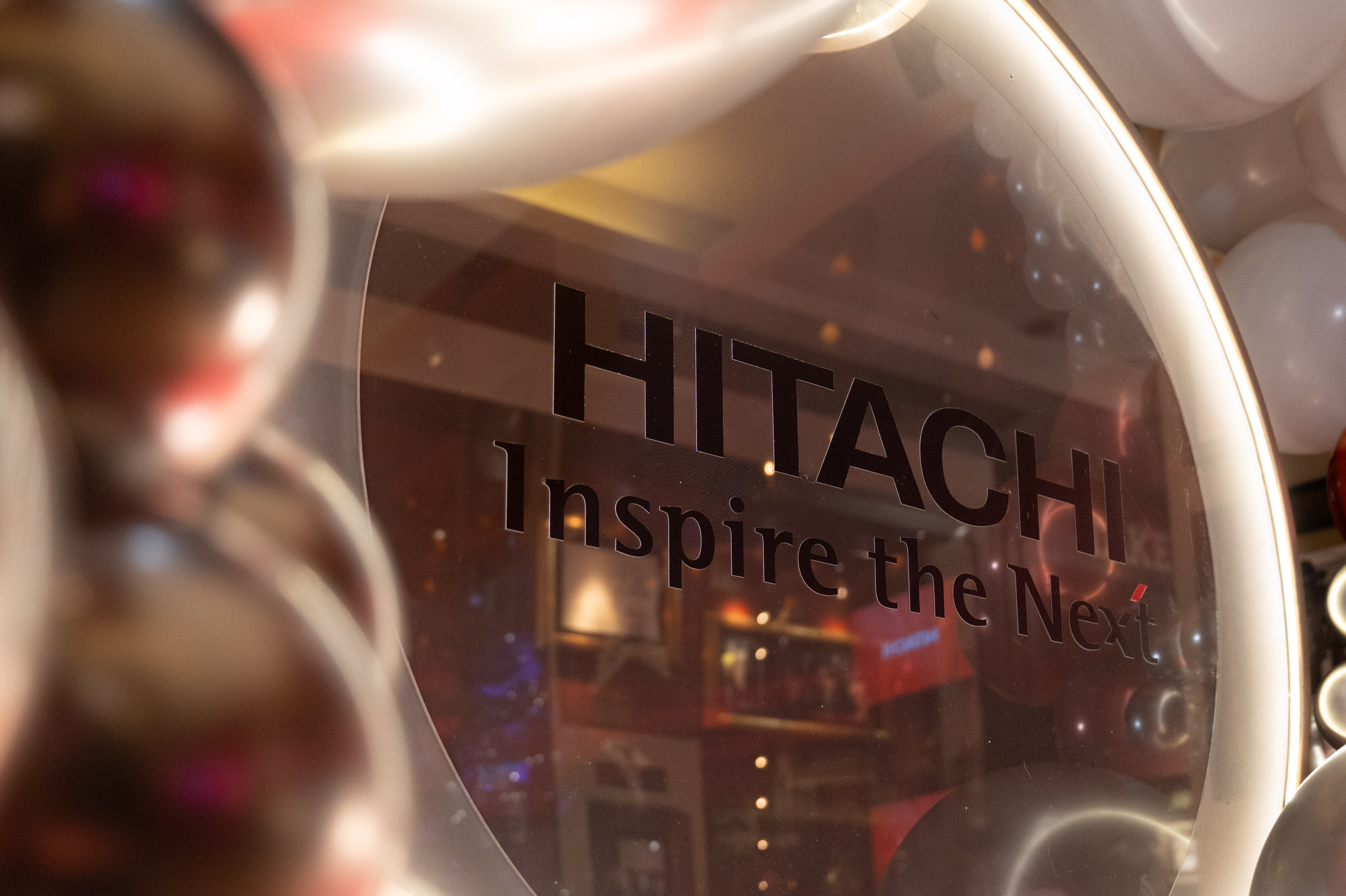 Ședință foto business la Ateneul Român – Fotografie profesionala masculina în costum elegant