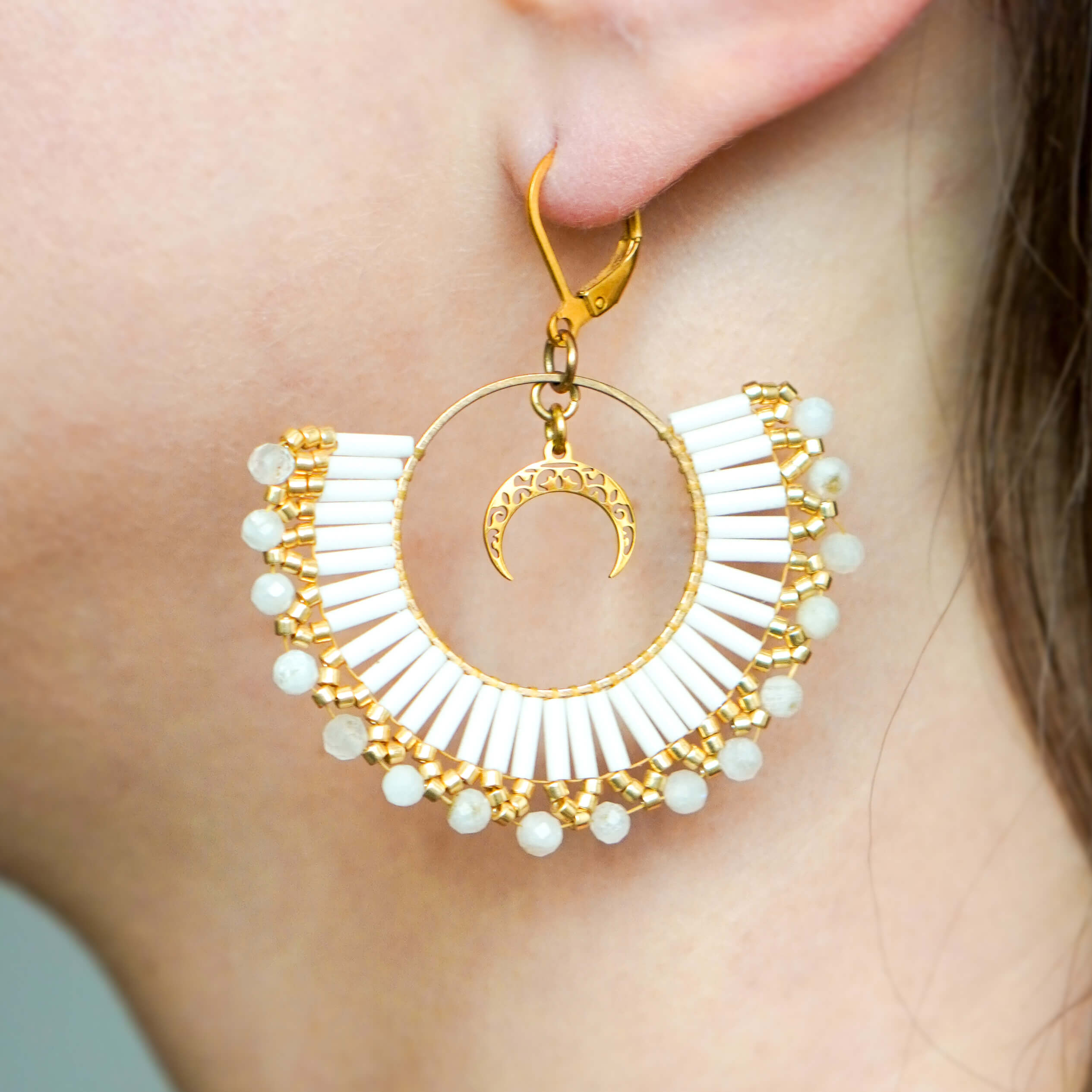 Boho kolczyki wachlarze na bazie koła z kamieniem księżycowym i stalowym księżycem