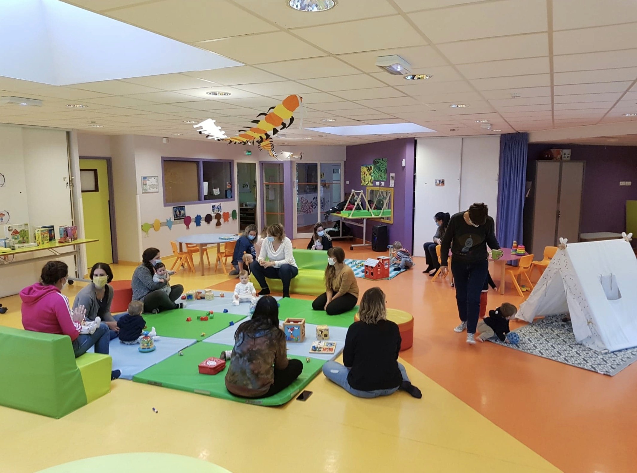 Moment de partage parent-enfant à la LudO’Doudou