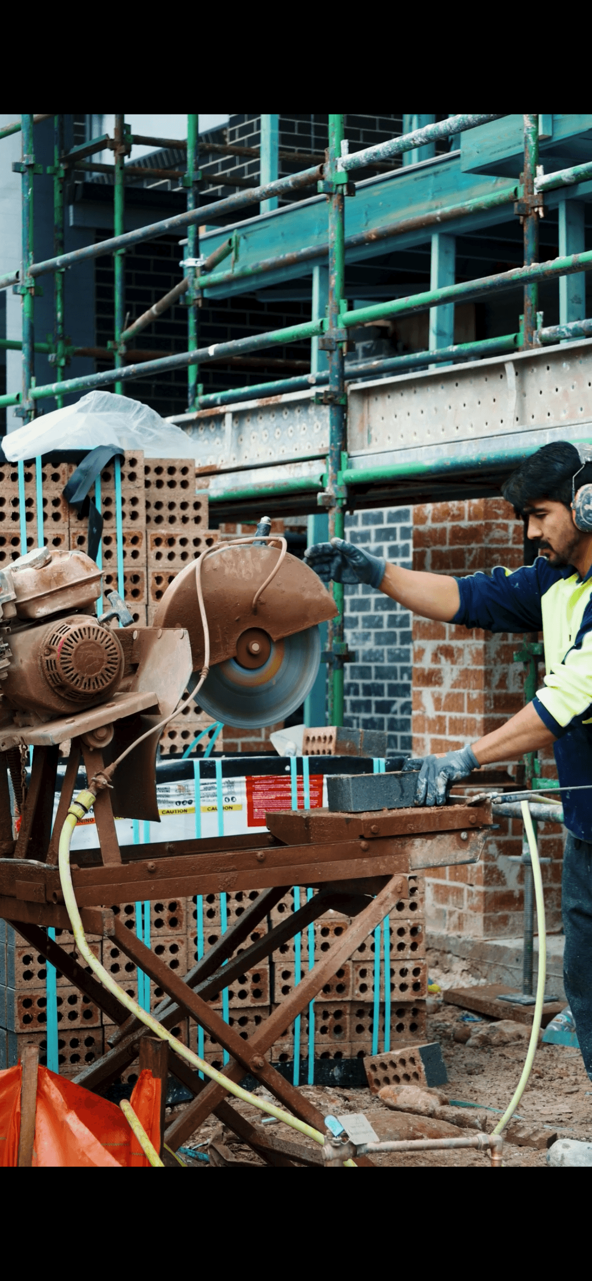 Contemporary villa with large glass windows at sunset, Glassline Living