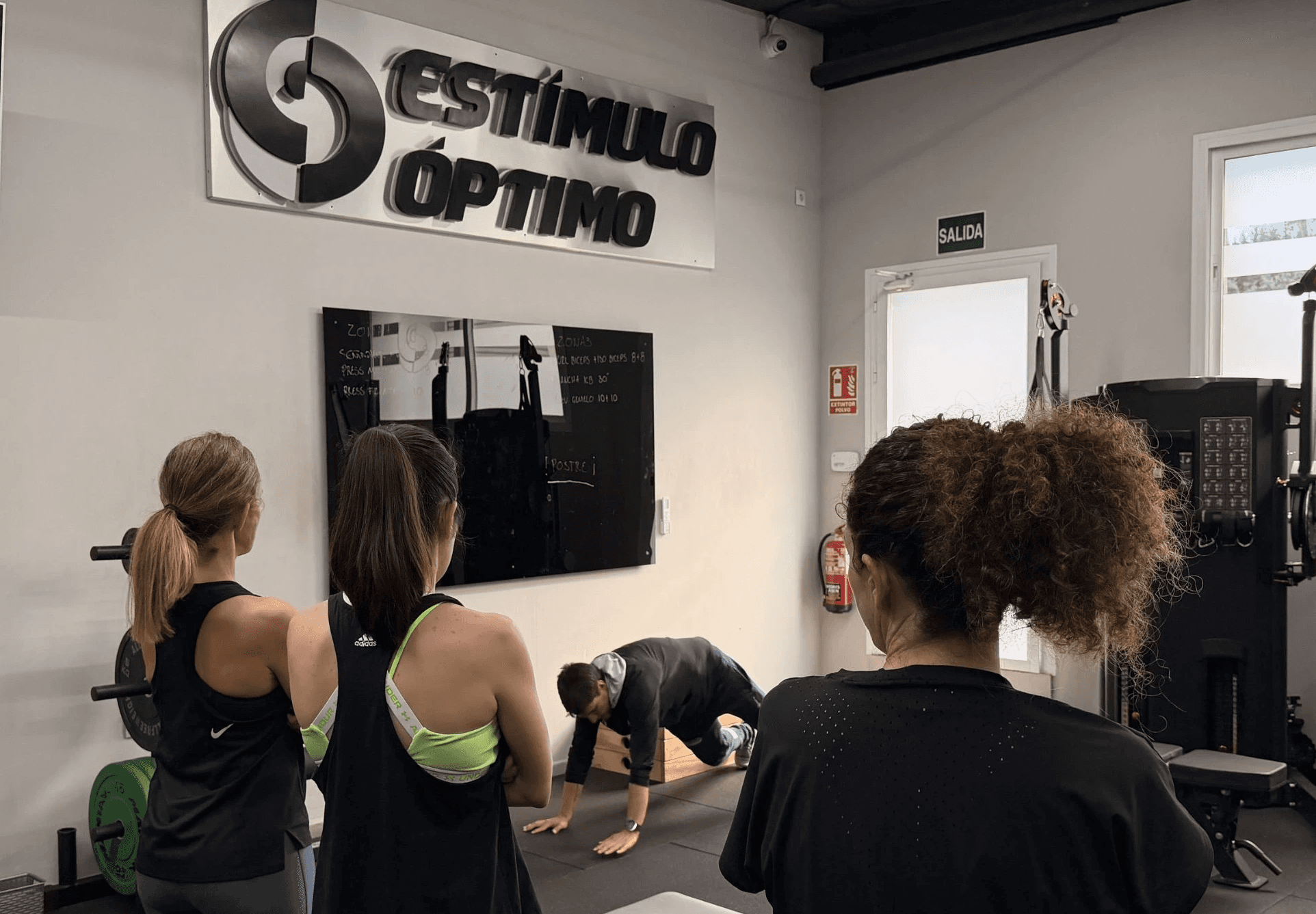 The clock shows the time: 06:34:21.