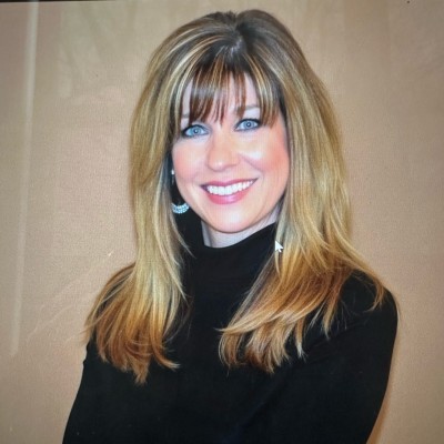 Lori Walker headshot