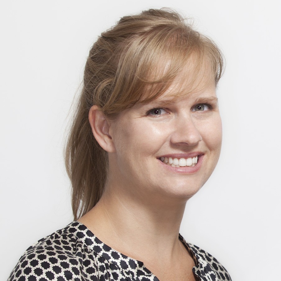 photo portrait of Jennifer Kinon