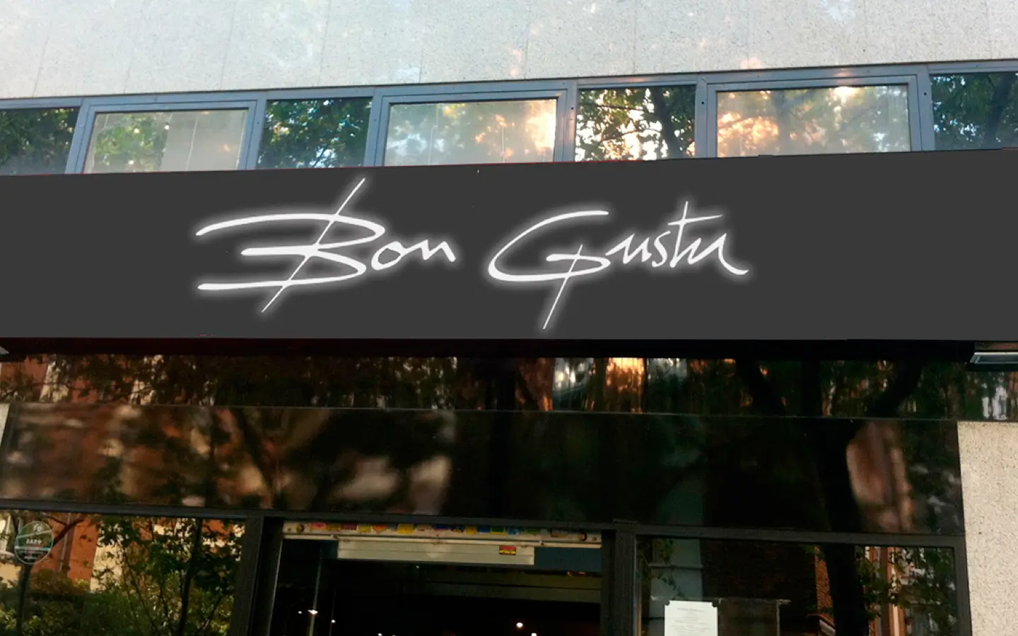 Fachada Bon Gustu diseñada por Thankium