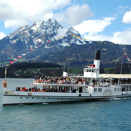 שיט בסירה על אגם לוצרן