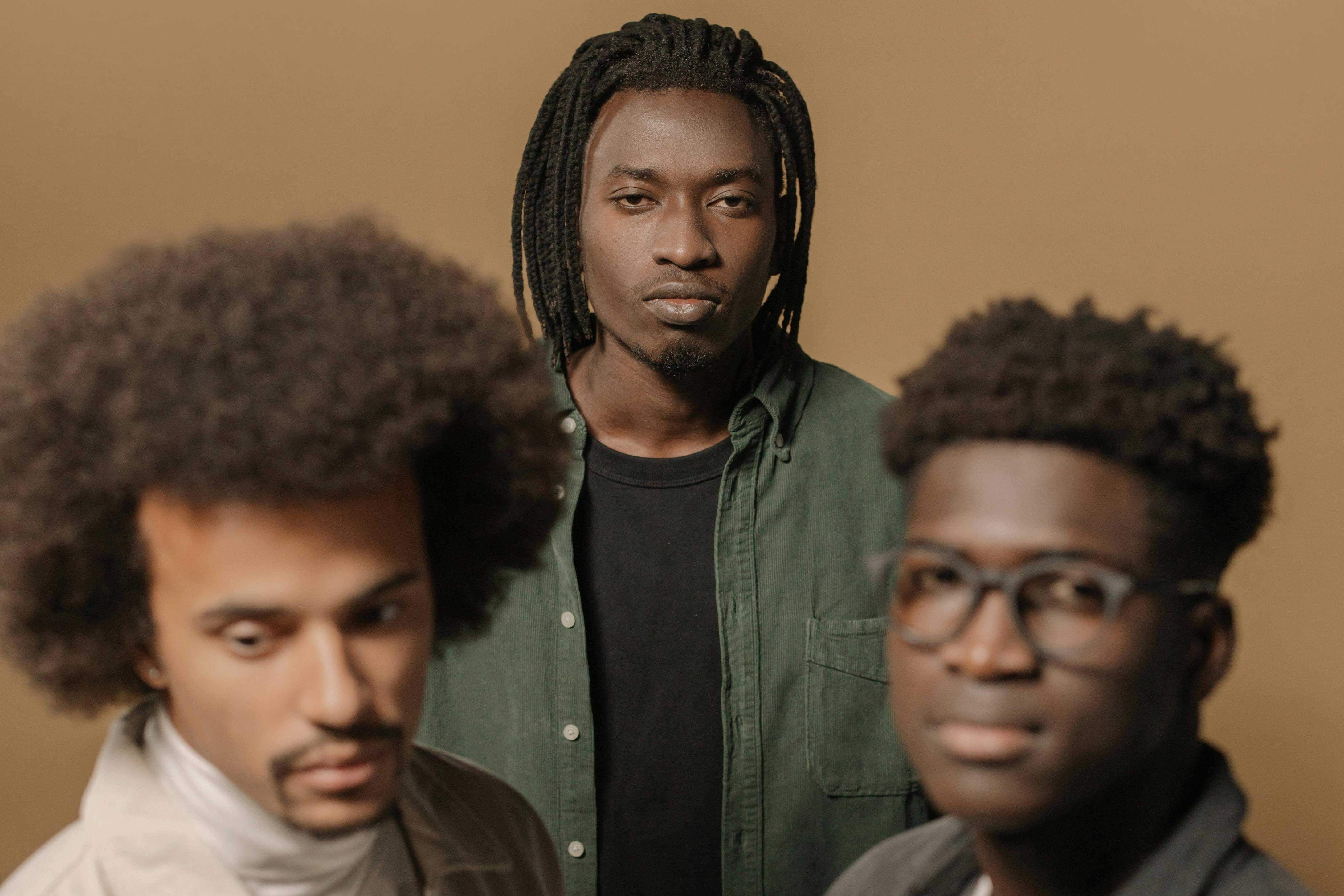 3 hommes noires avec des coupes différentes