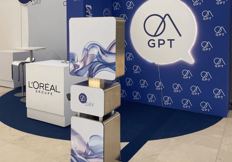 Photobooth personnalisé aux couleurs d’une marque pour un événement d’entreprise