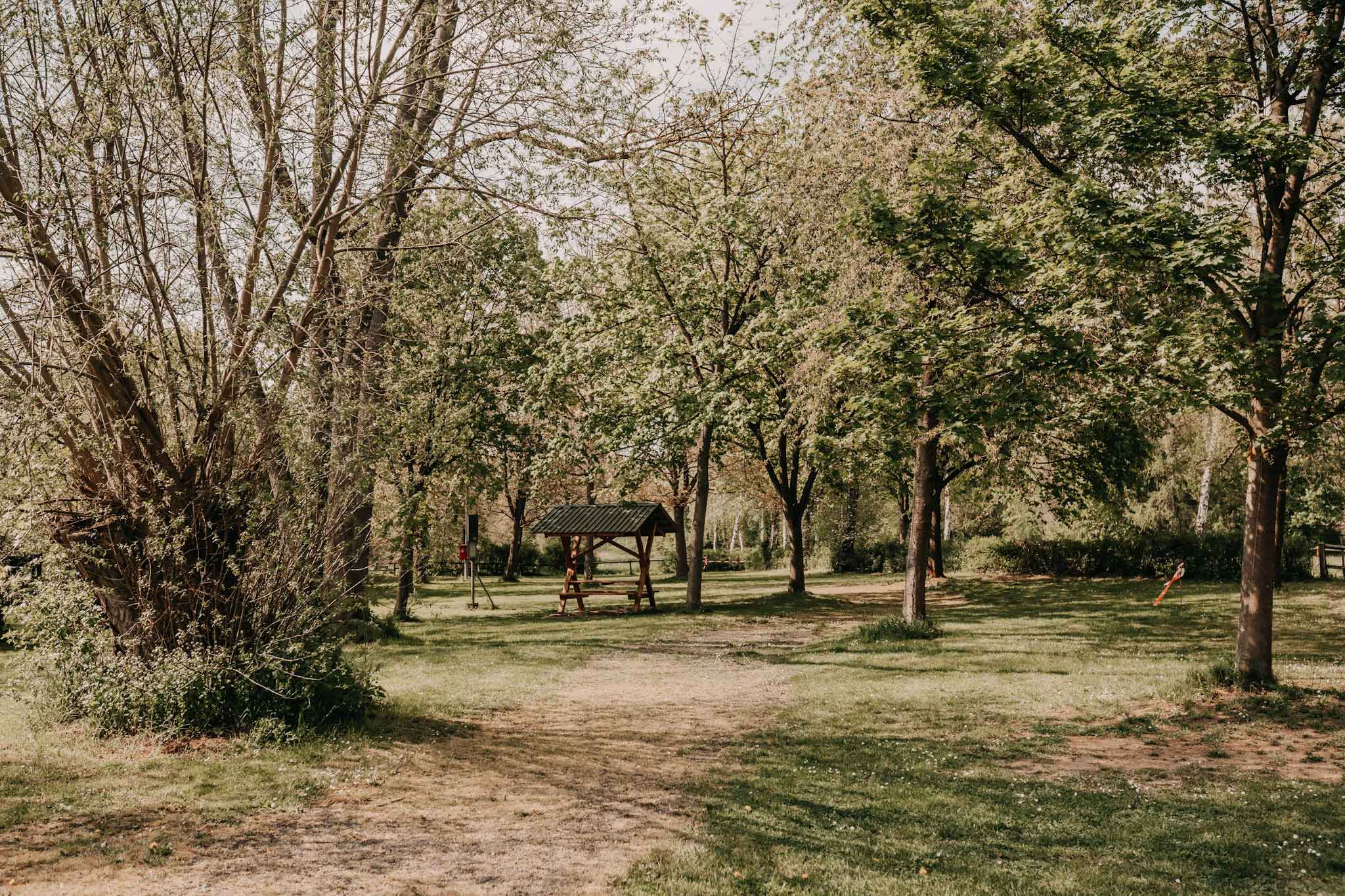 Andere Seite des Zeltplatzes