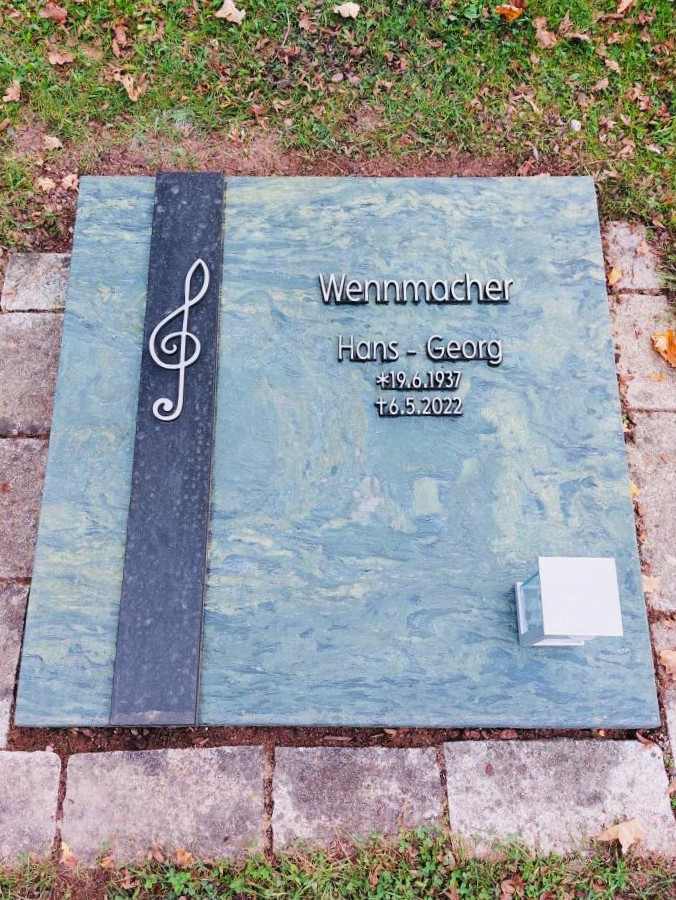 Grabsteine Weikert und Maier