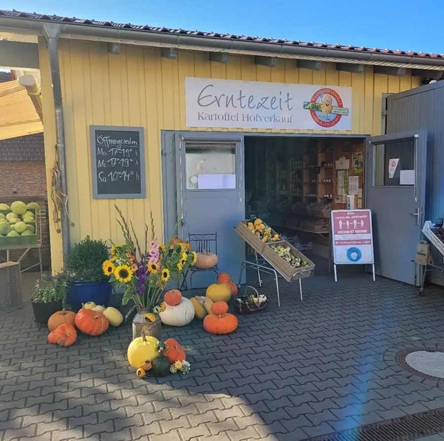 Hofladen mit regionalem Eisangebot