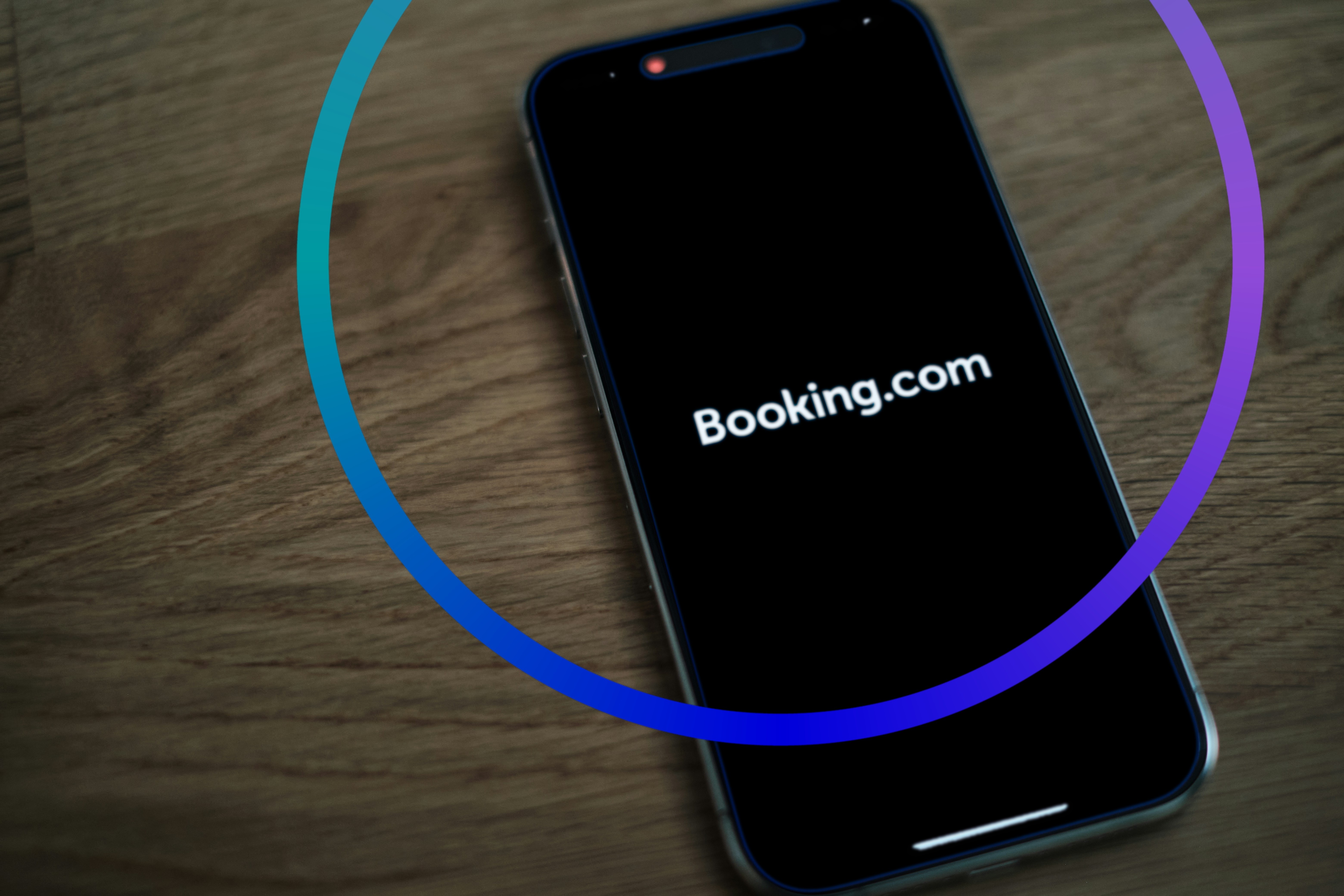 Mobile phone opening booking.com app