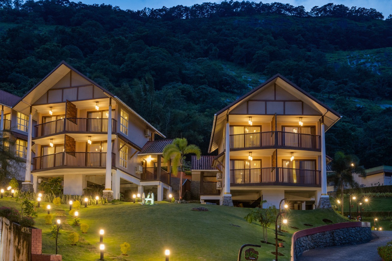 Deluxe Cluster Rooms at Au Revoir Wellness Resort – The Best Budget-Friendly Stay in Palakkad with Stunning Scenic Views