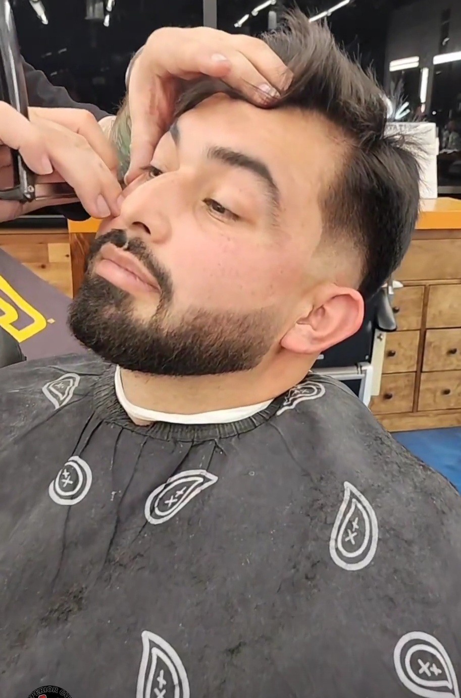 Man getting straight razor shave