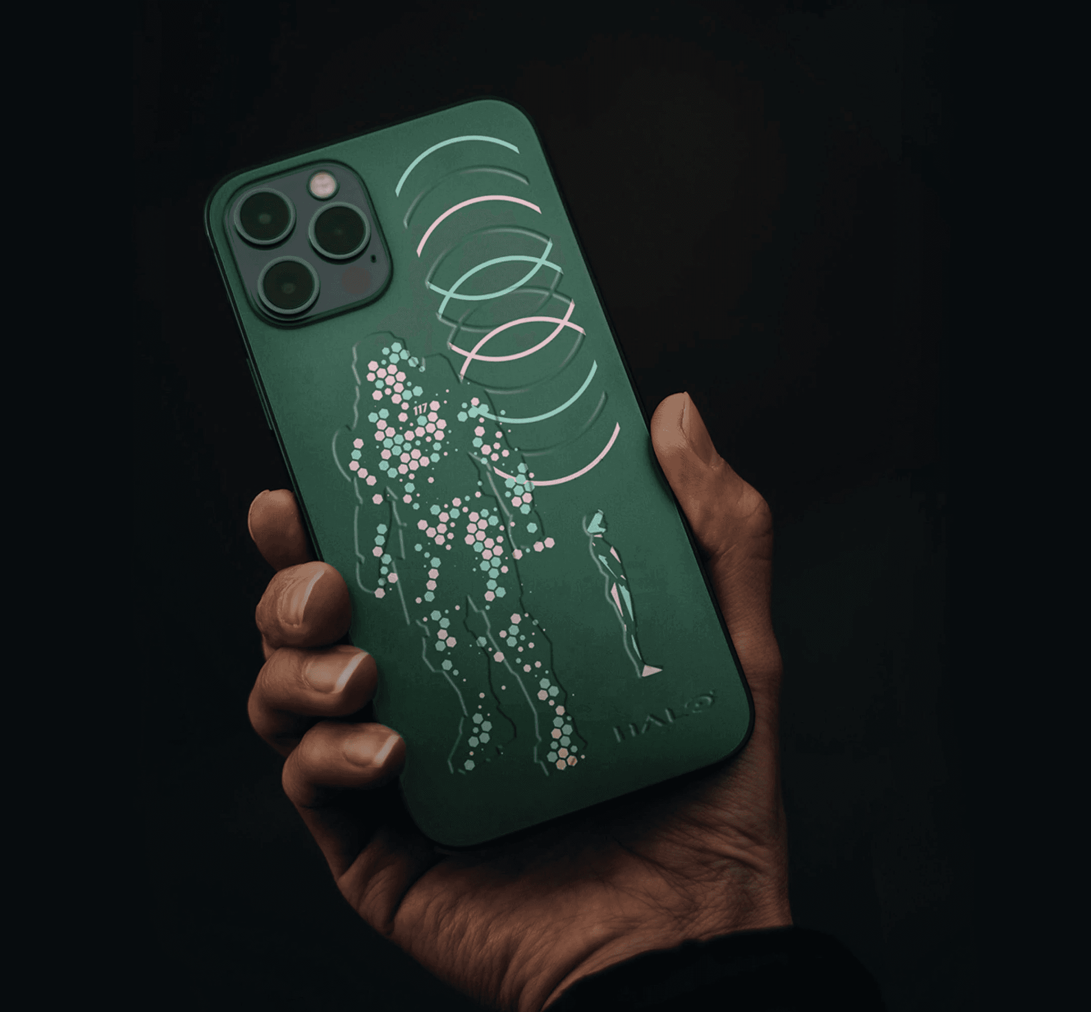 A cell phone case with master chief art
