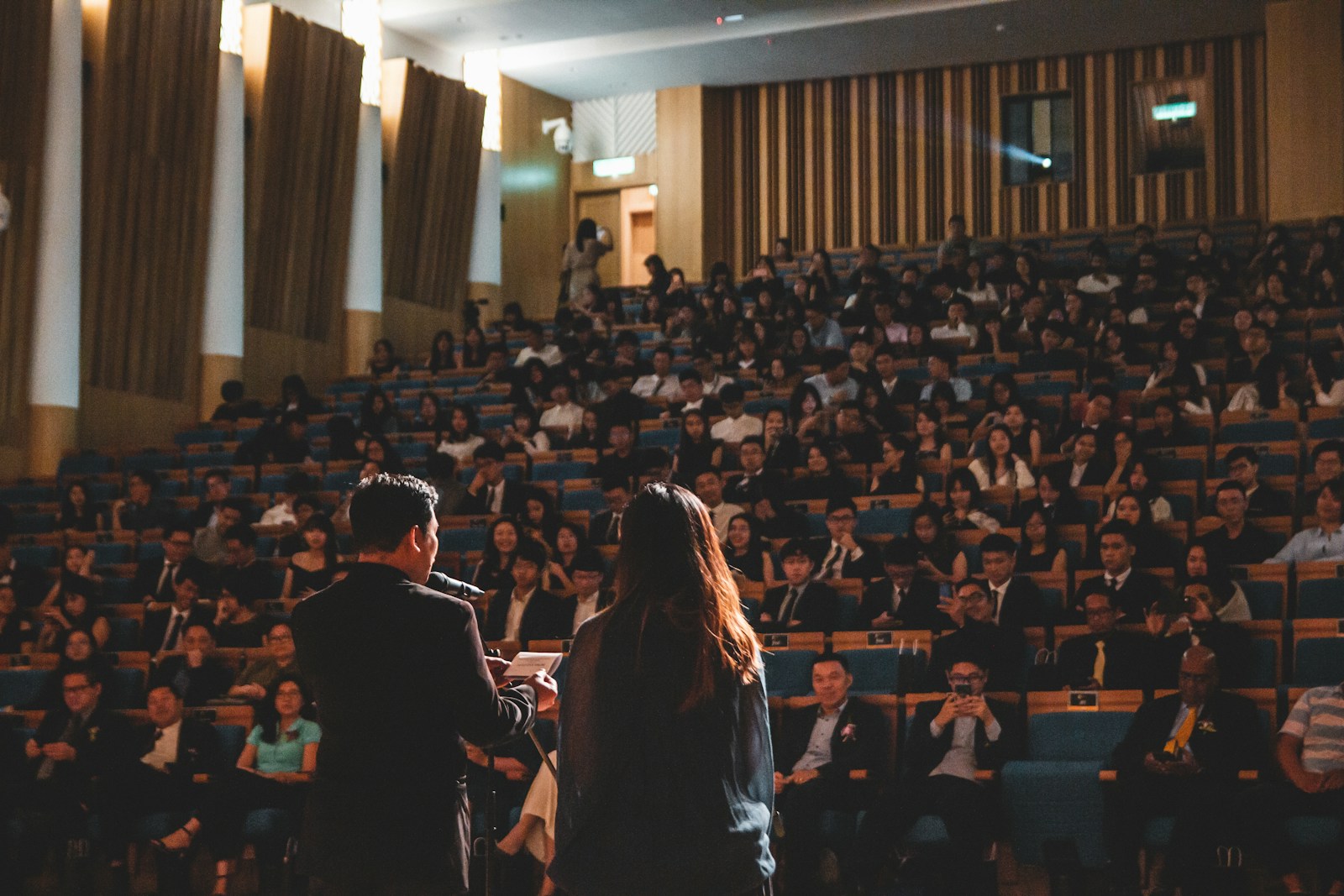 Participants suivant une présentation