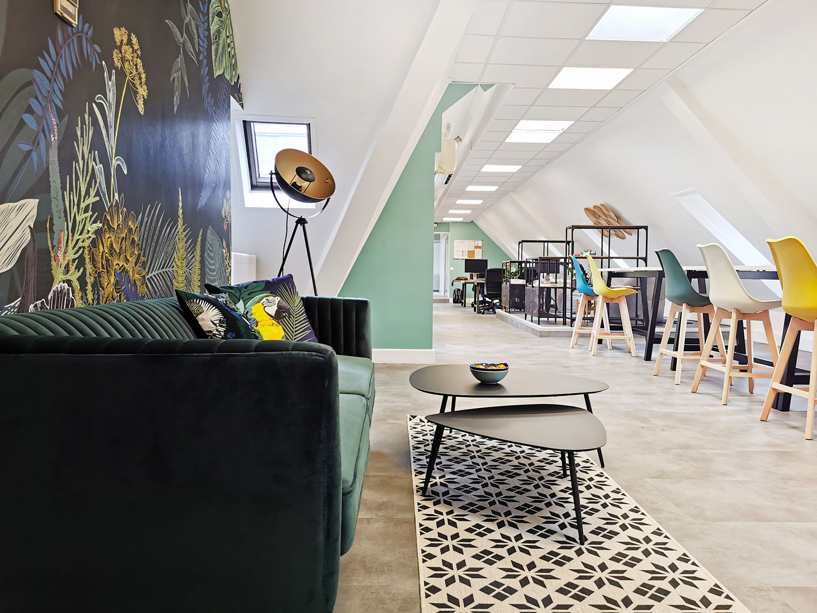 Zone de repos canapé et open space