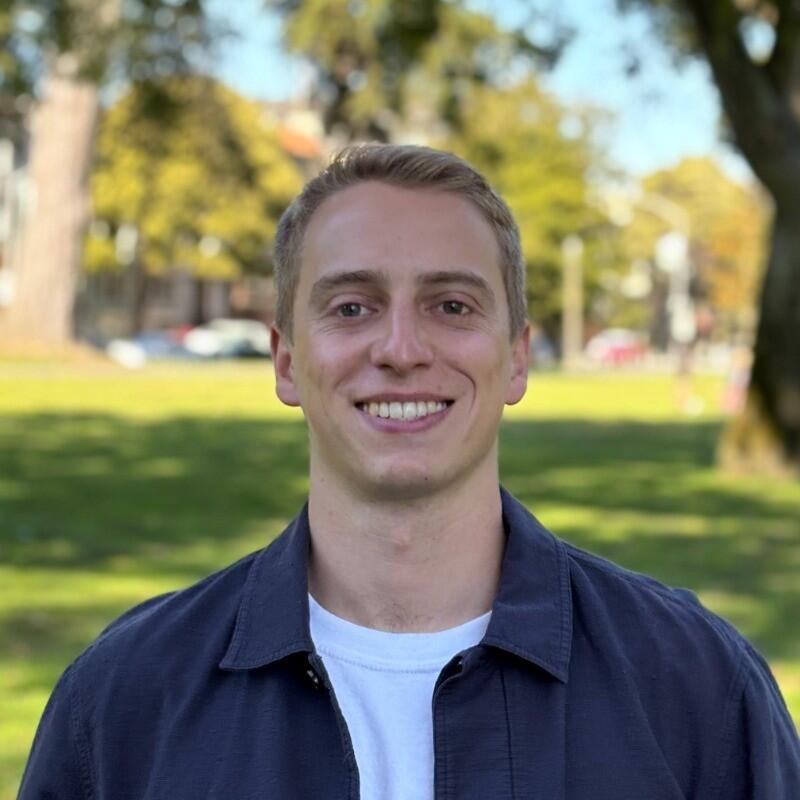 woman on focus photography