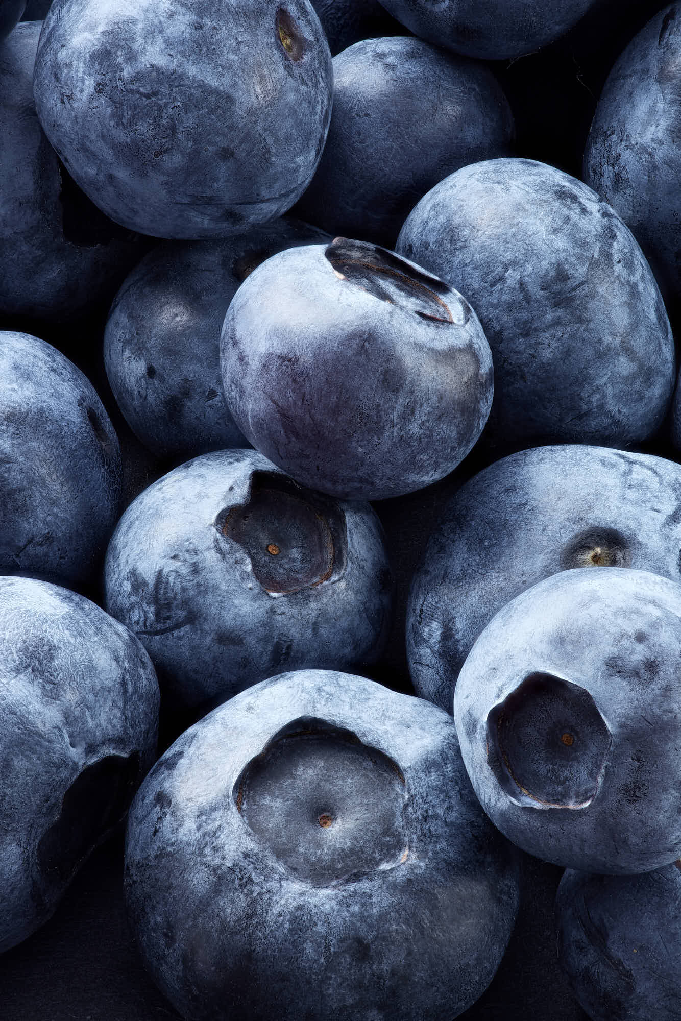 Fresh ripe blueberries close-up, showcasing vibrant blue color and texture for healthy eating and nutrition.