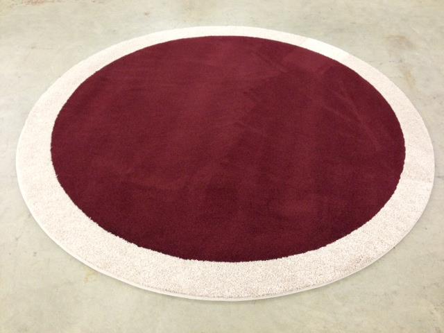 Freshly cleaned circle area rug by Shilling's Carpets & Floors