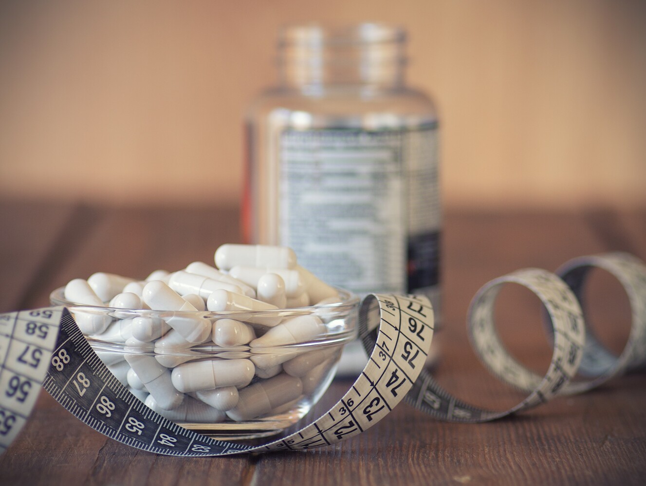 fat burner pills for weight loss in a bowl on a table
