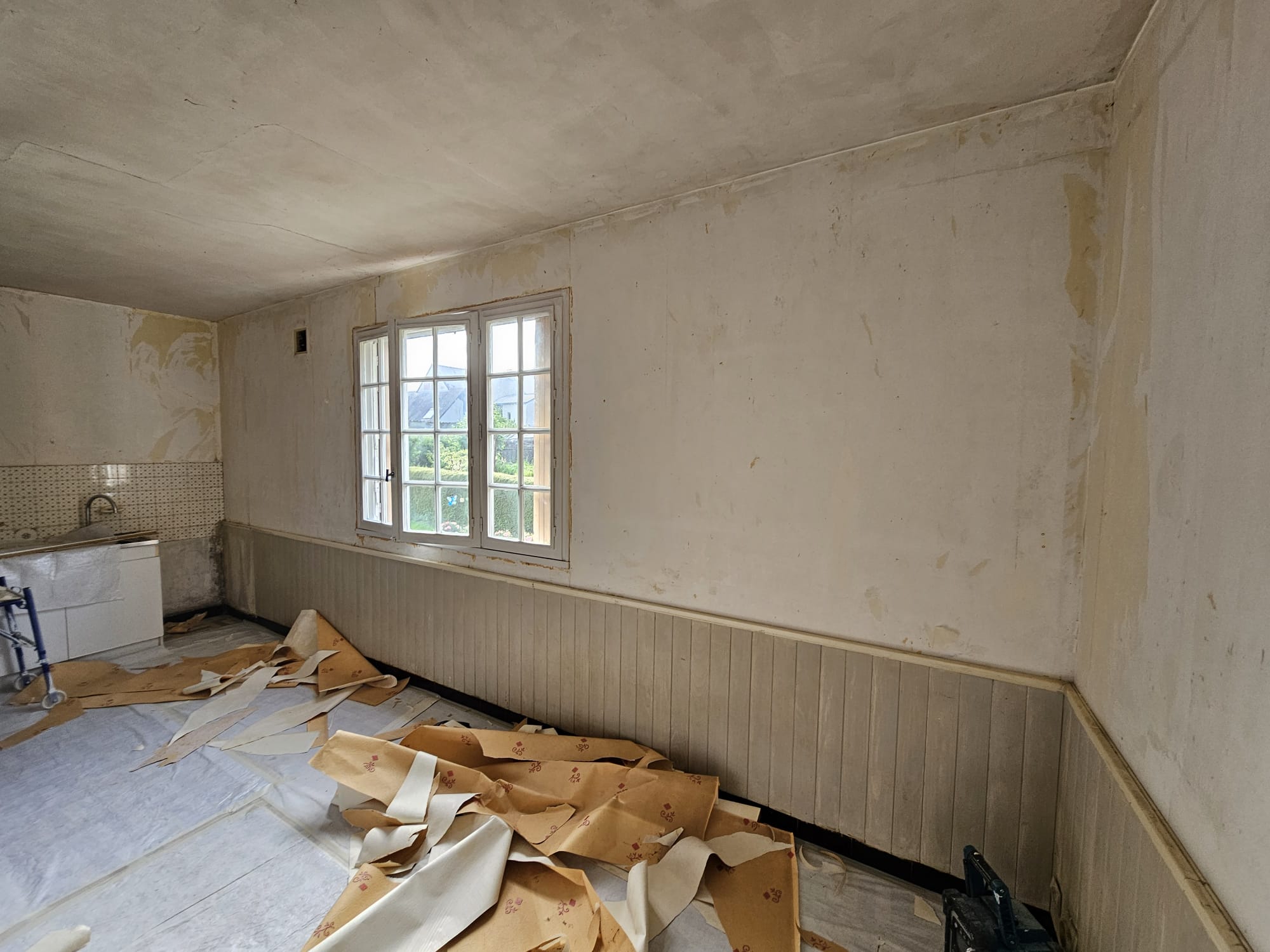 AVANT - Plafond, murs, portes et boiseries à Thorigné-Fouillard