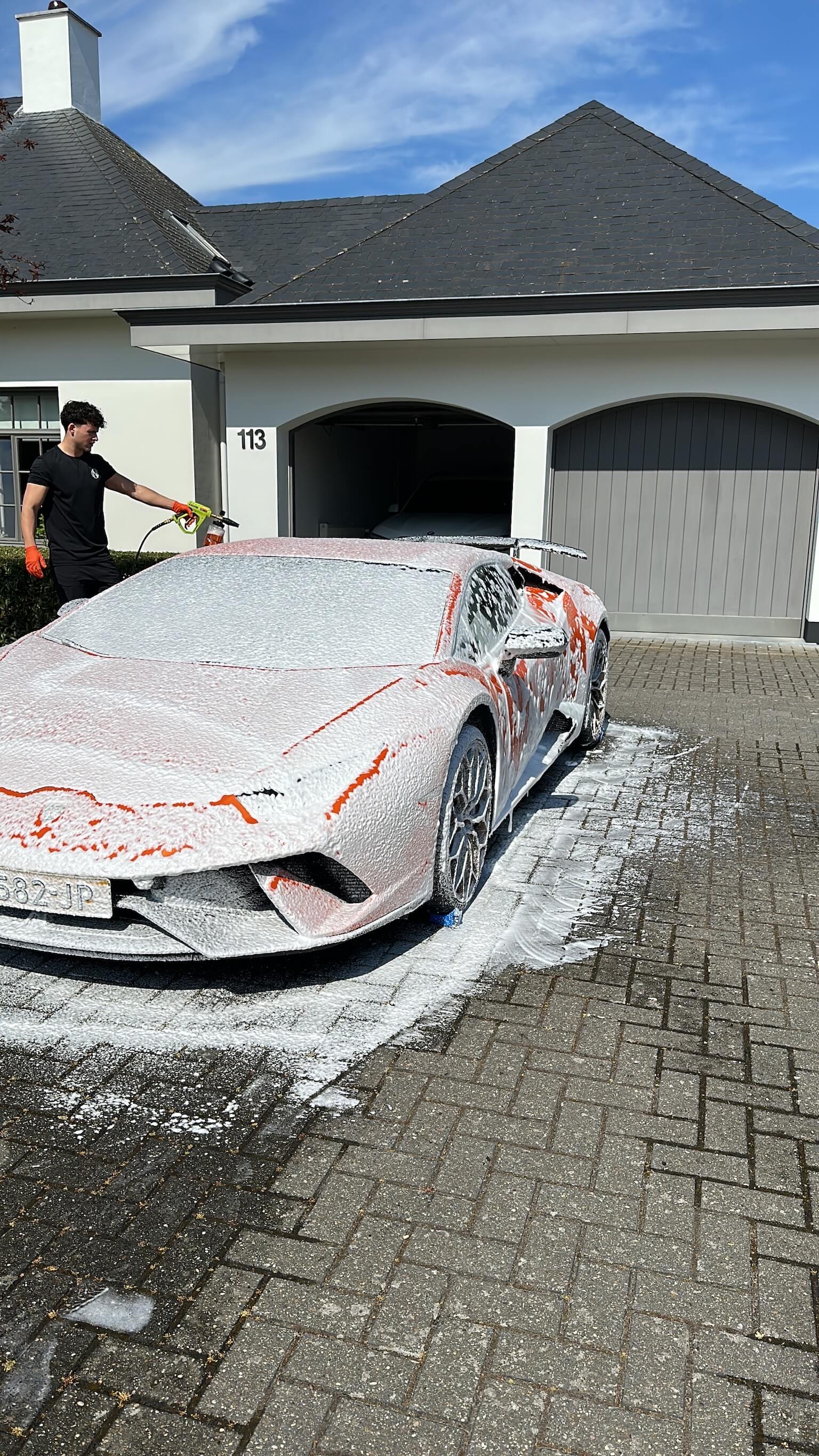 Exterieurreiniging van een auto