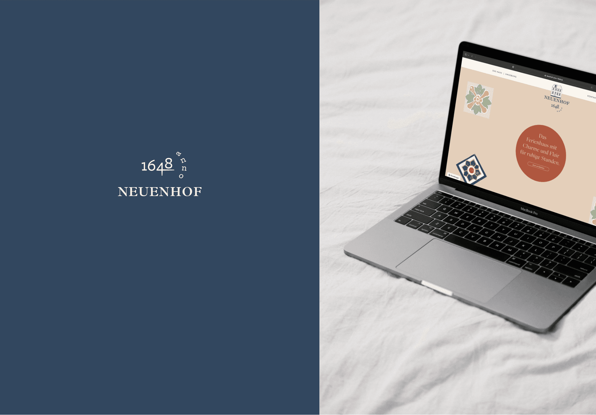 Split Screen Bild mit linker Seite primäres Logo auf royal blauem Untergrund und auf der rechten Seite einem Laptop mit Webdesign
