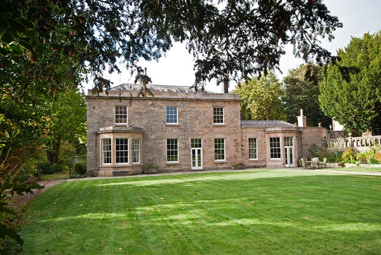 Hartingtons Heritage Tours hotel, Darley House, garden