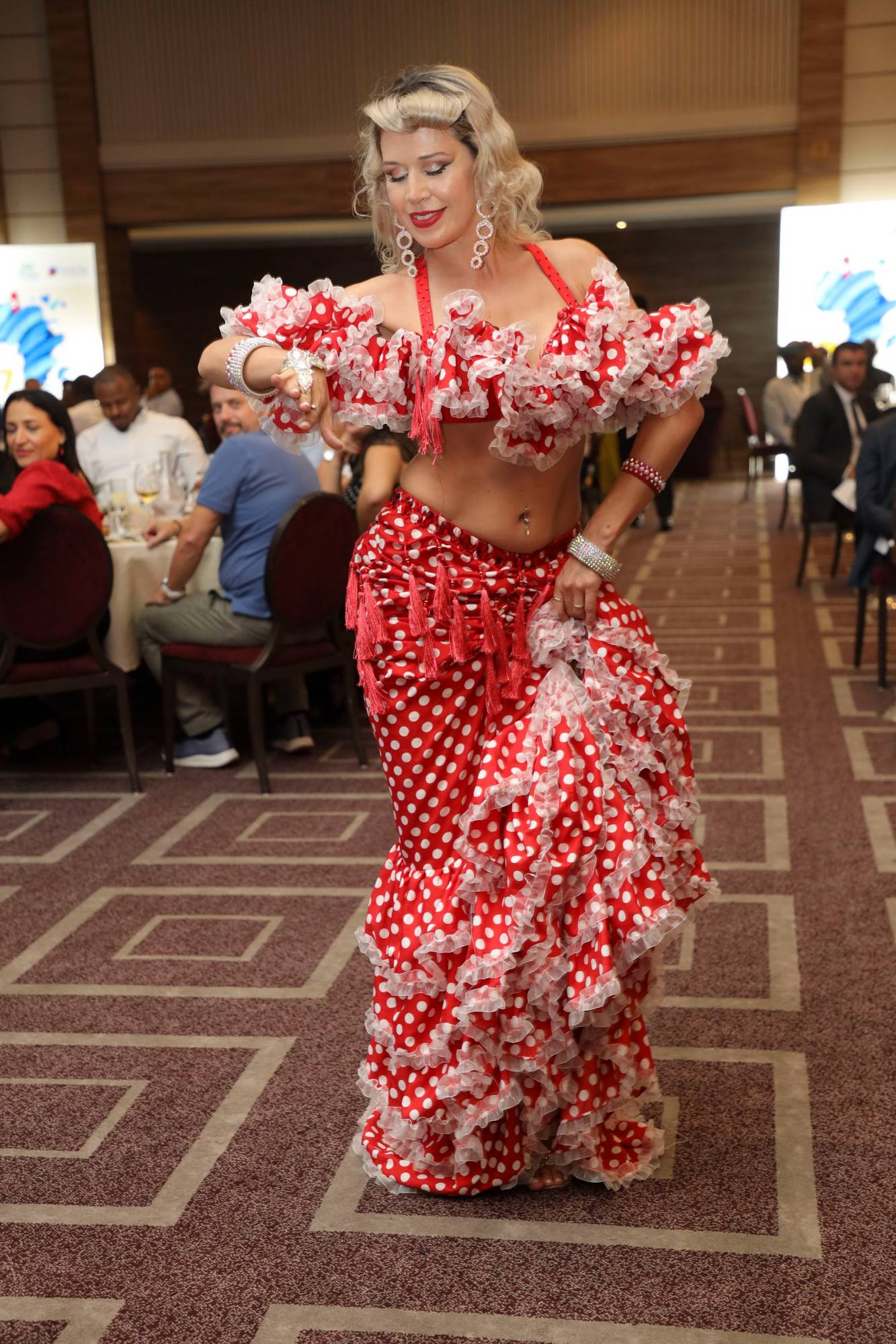 Danseuse animant un dîner de gala organisé par Tunisie Congrès