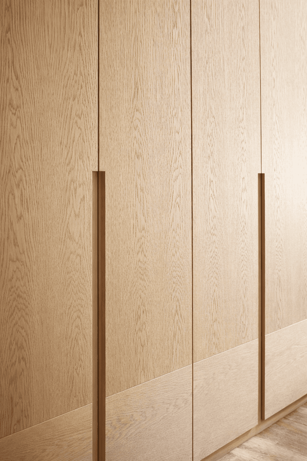 Prairiebeplanting met paarse en gele bloemen in natuurlijke, losse compositie.