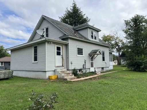 Photo 3 of 527 N Iowa Street, Muscoda