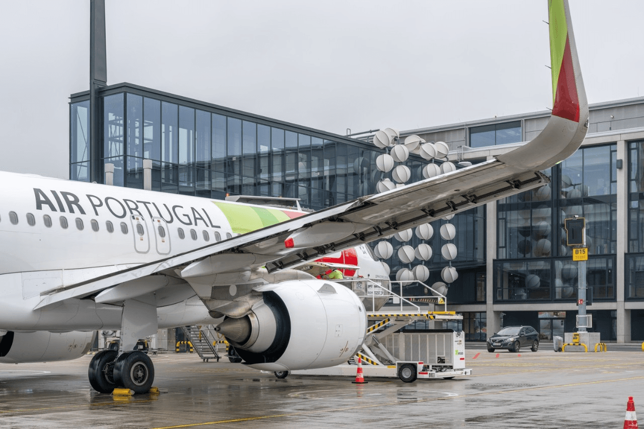 How to get from Lisbon Airport to the city centre