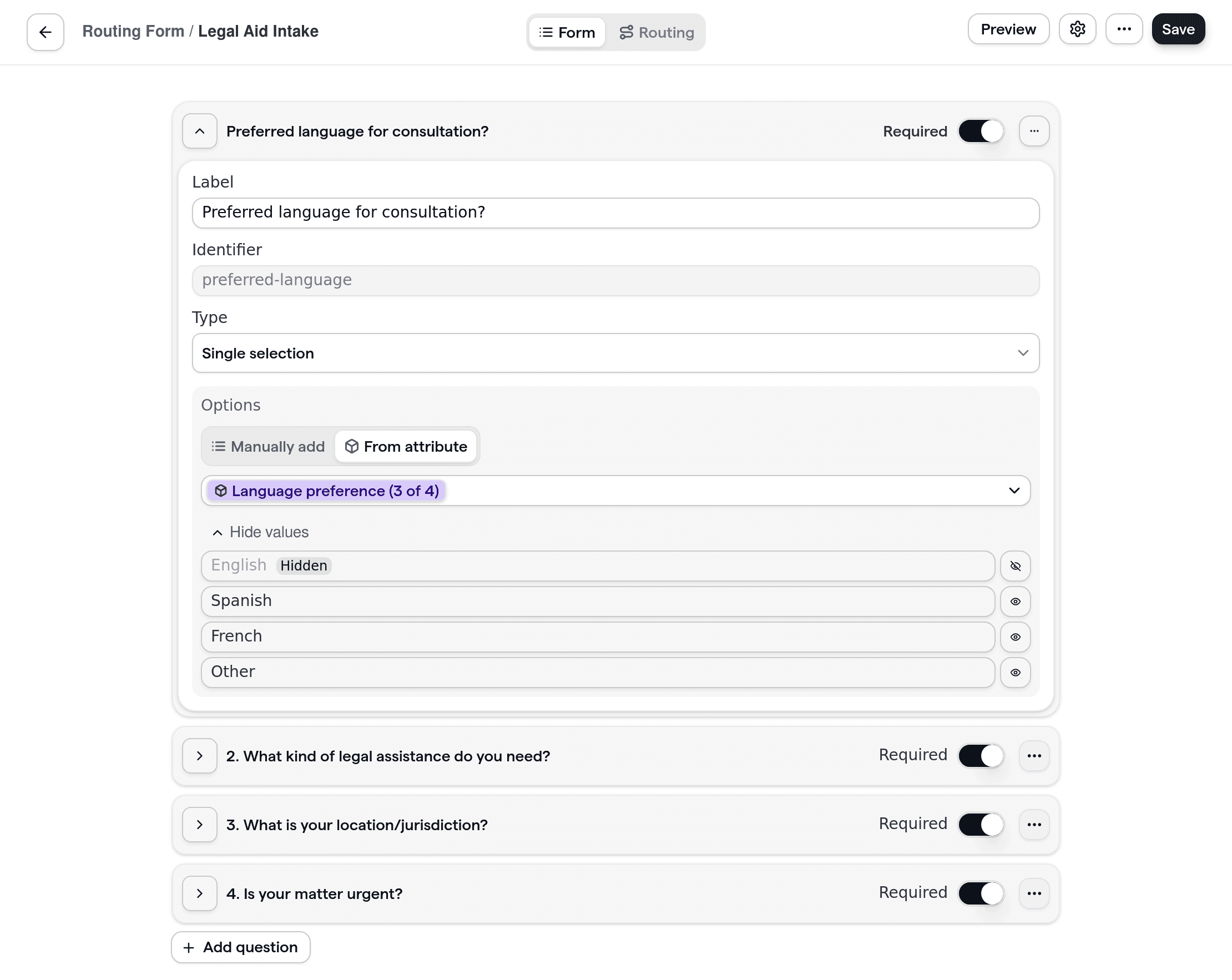 Ein Cal.com-Routing-Formular für Organisationen der Rechtsberatung, das Aufnahmefragen zu rechtlichen Bedürfnissen, Zuständigkeit und Sprachpräferenzen zeigt.