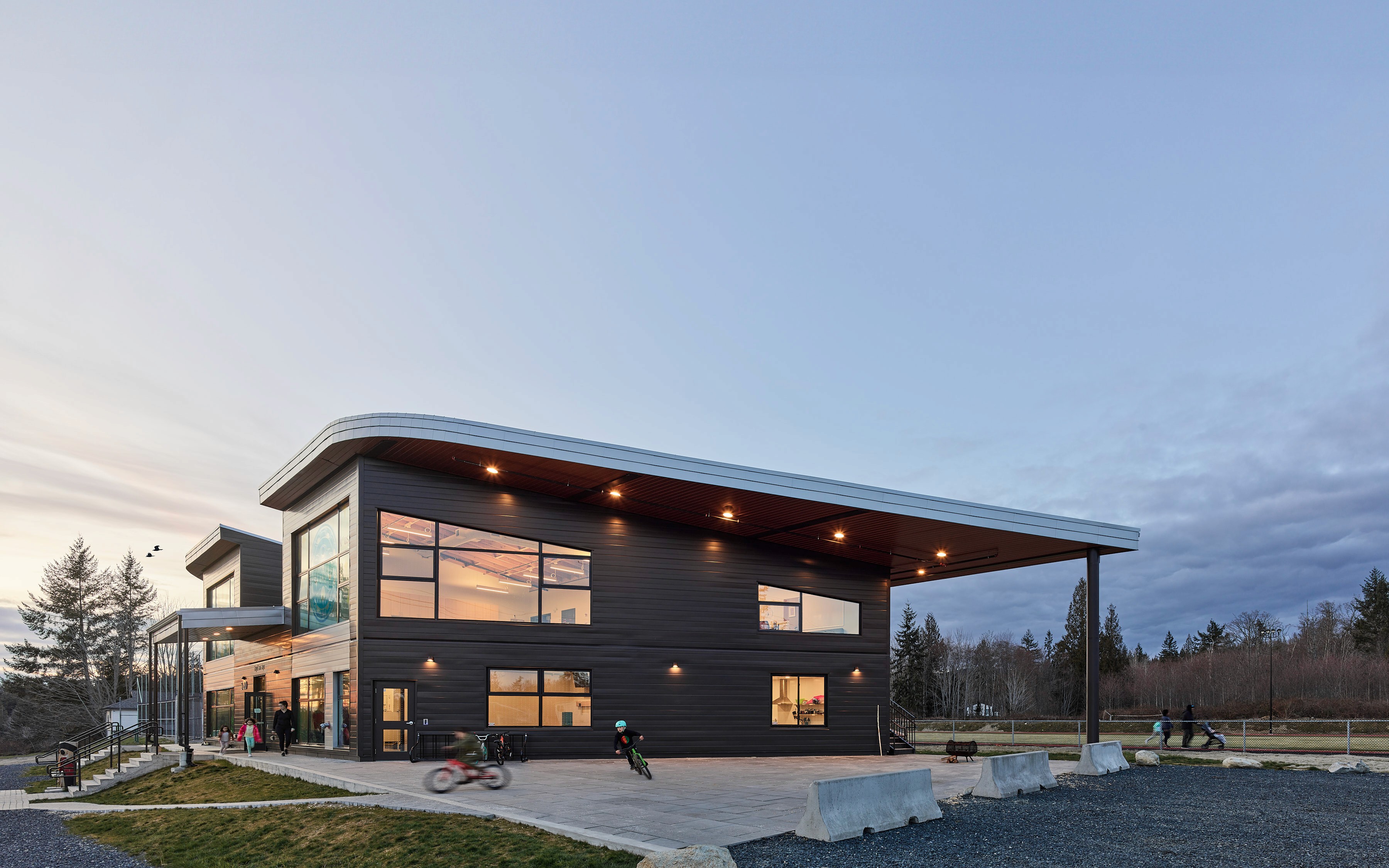 Elevate your home’s curb appeal with MasterGrain™ custom fiberglass doors from WD Craftline