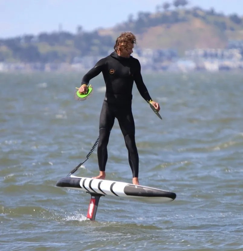 Surfer cleaning Surf board
