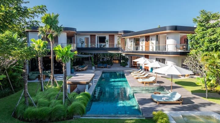 Exclusive 7-bedroom villa in Umalas