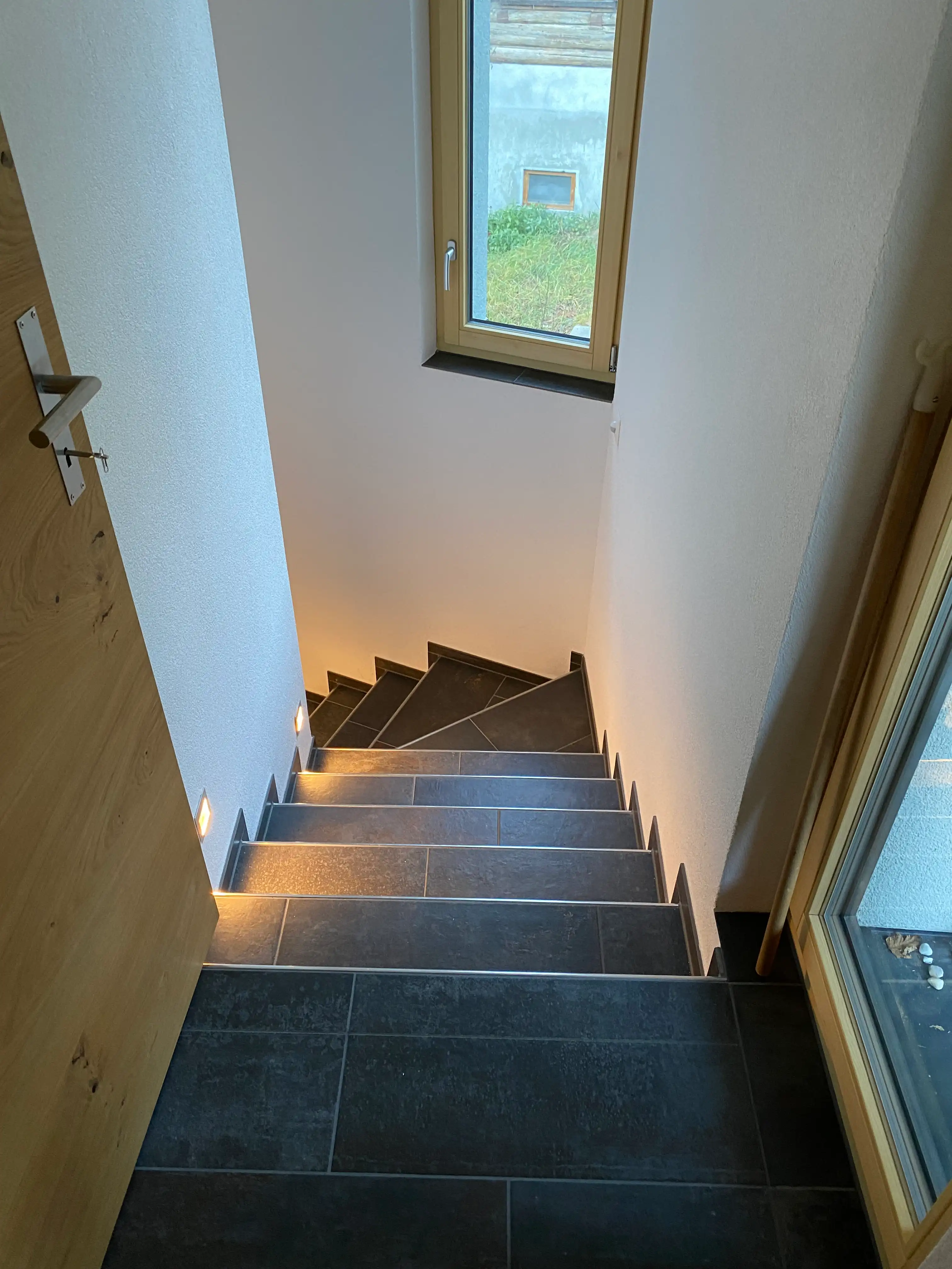 Treppenhaus Neubau Einfamilienhaus in Fajauna Graubünden - Niggli Architektur Grüsch