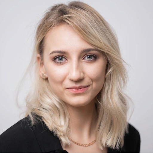 Female testimonial author.