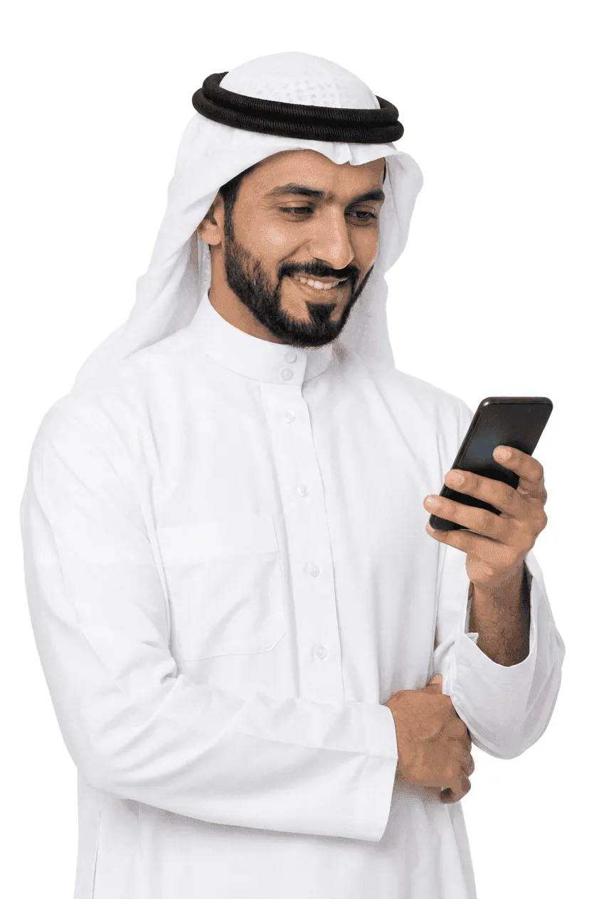 مستفيد سعودي يتواصل مع وكيل نواة الذكي عبر الهاتف المحمول