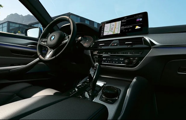 black car steering wheel during daytime