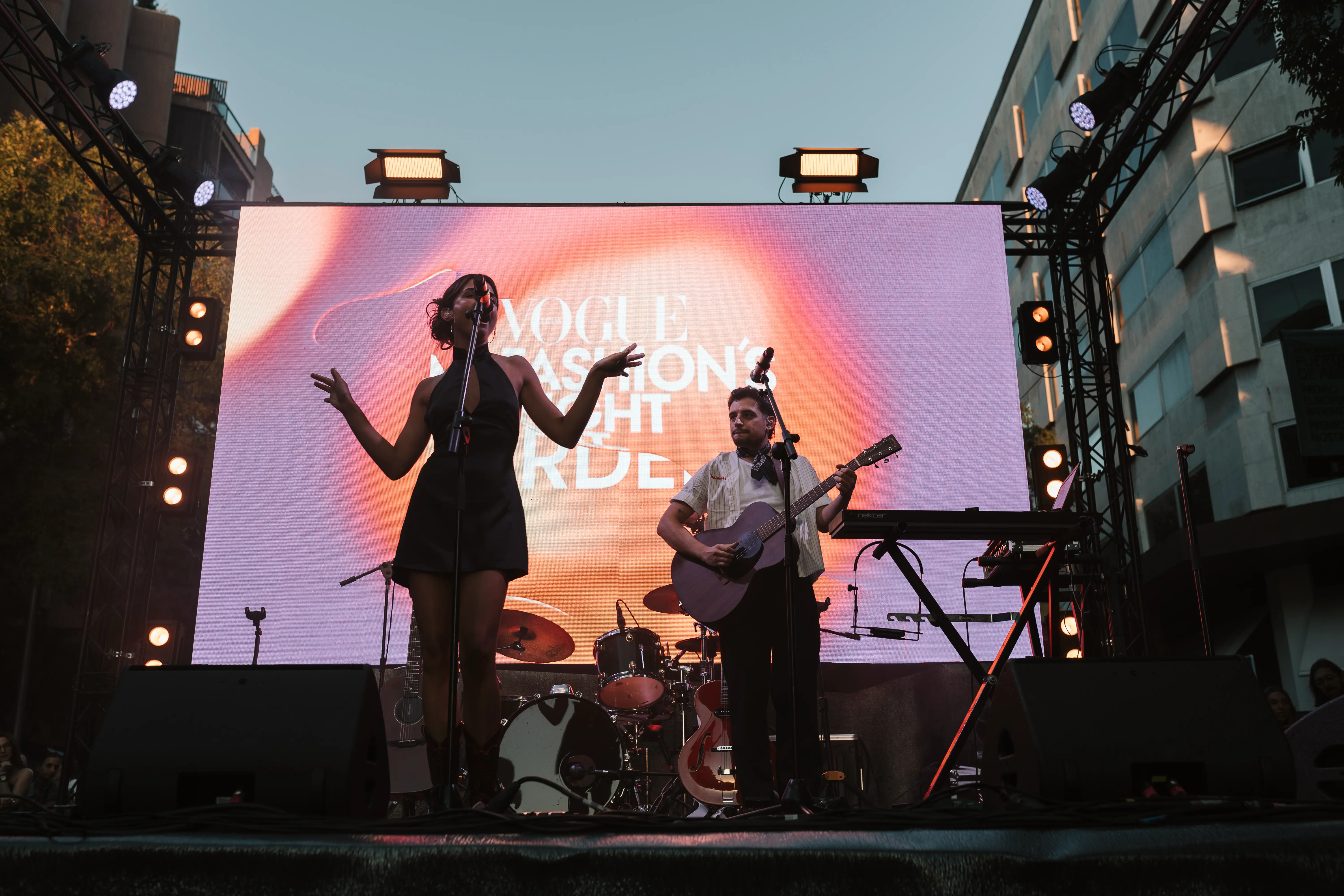 Concierto en escenario vfno
