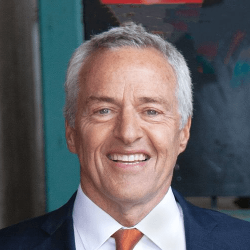 man wearing black shirt