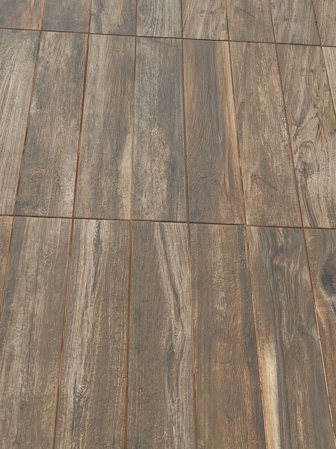 Wood-effect tiles by the pool, after treatment