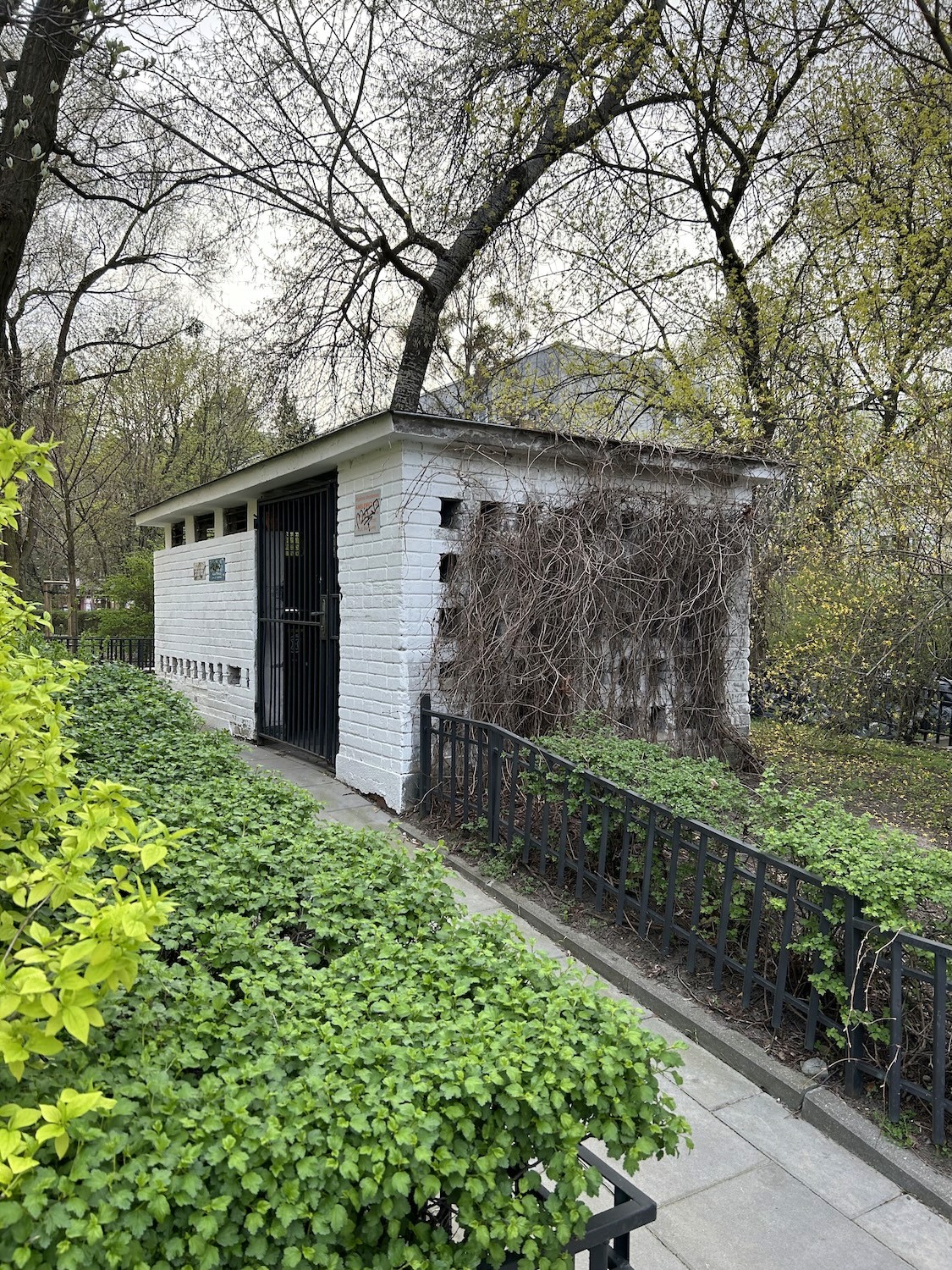 warszawa grzegorz piątek świątyna i śmietnik muranów