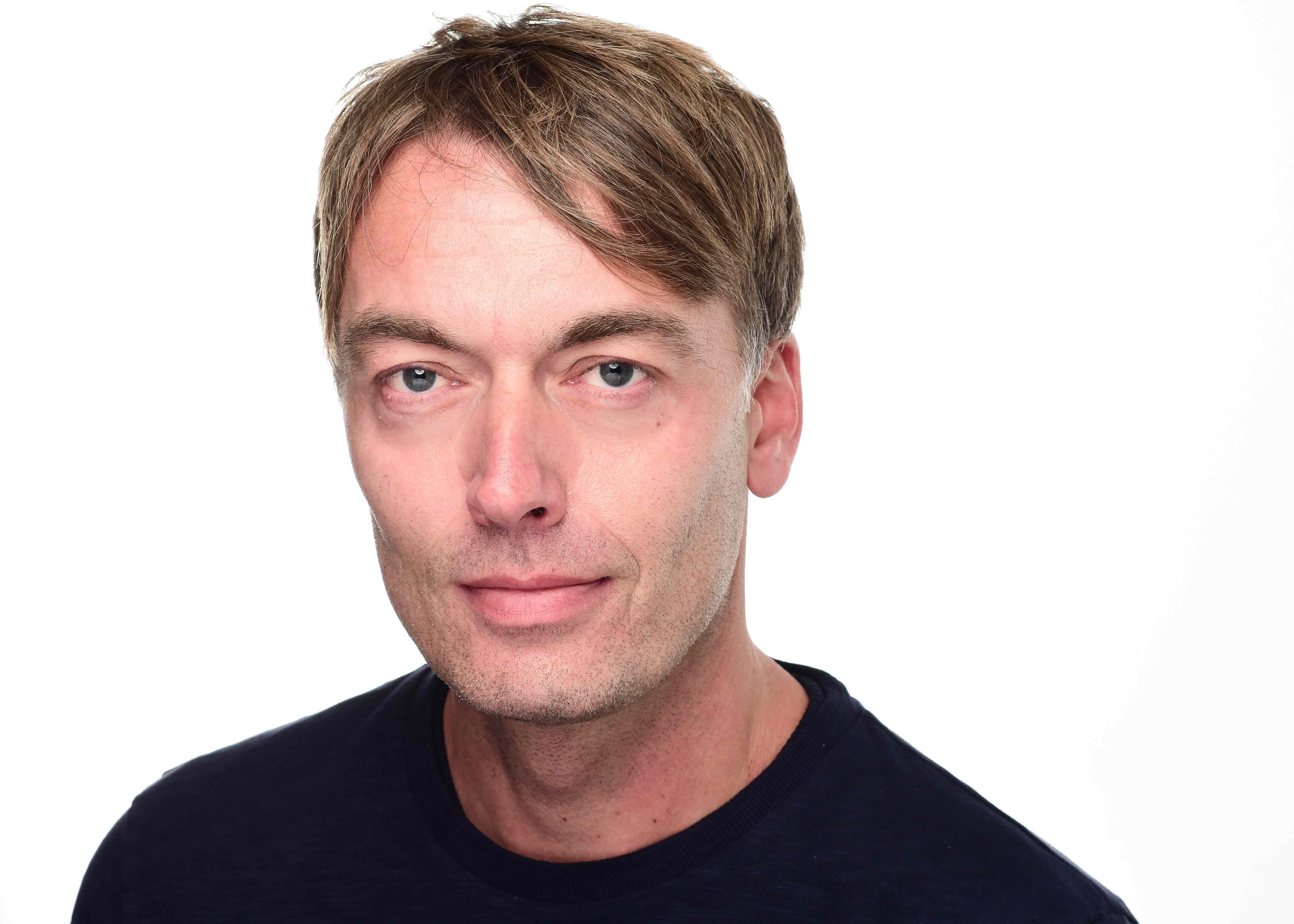 Kopfbild, Mann im mittleren Alter, braune Haarfarbe