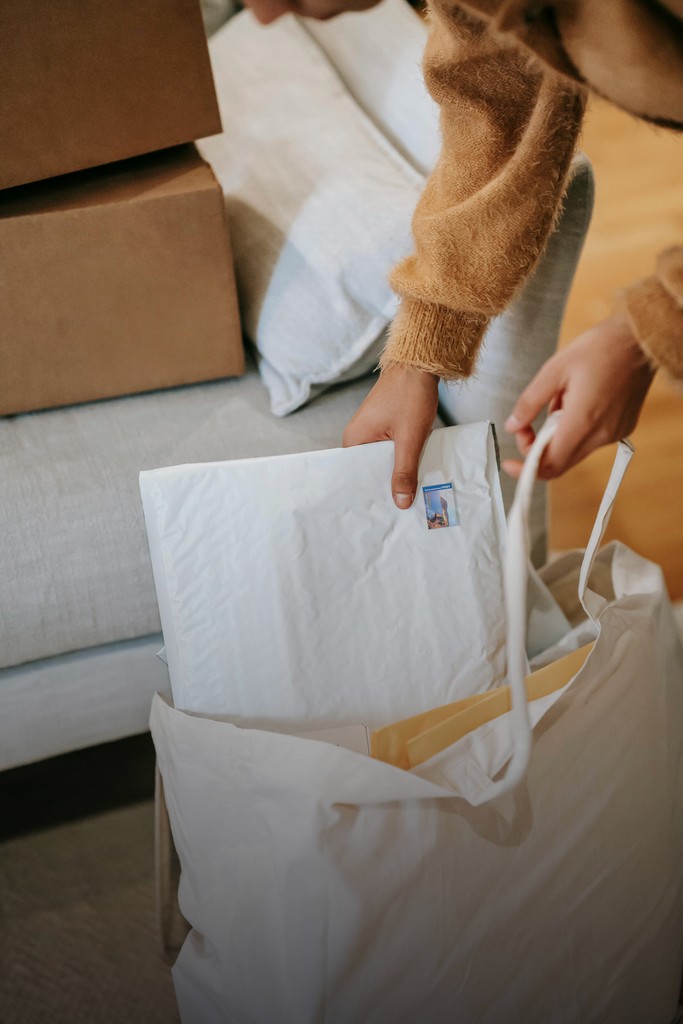 User tracking sales and earnings on Citaro resale app dashboard