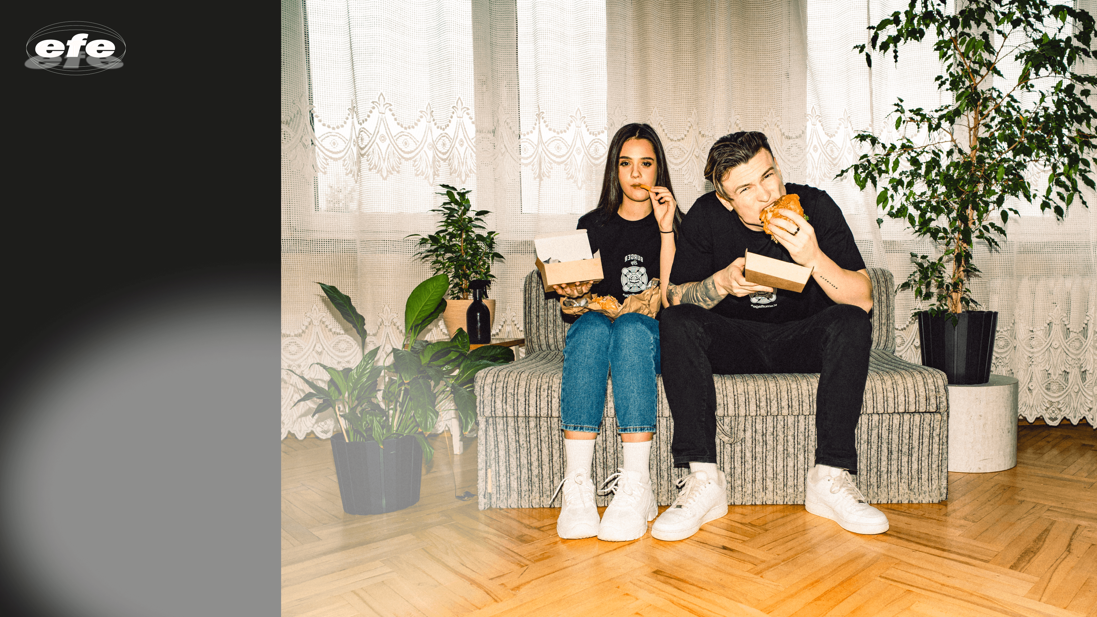 Models eats burgers